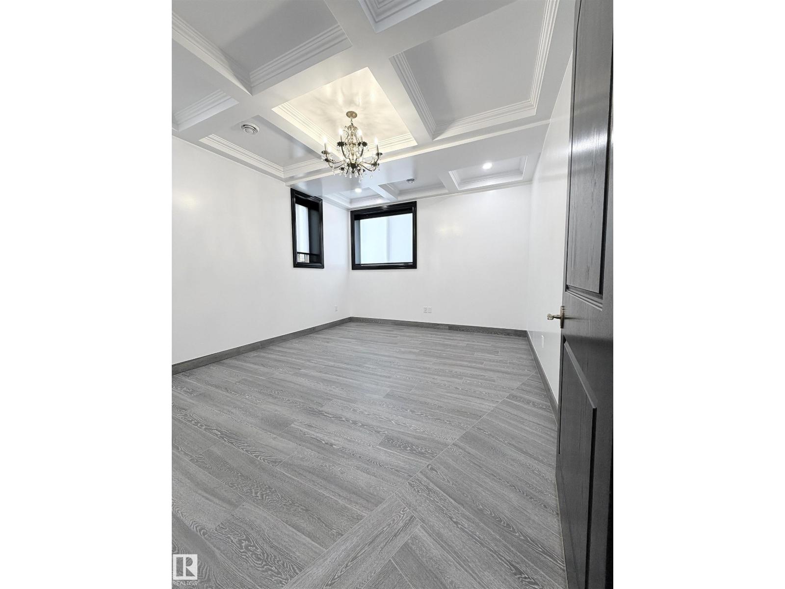 11833 102 AV NW - Image 16
