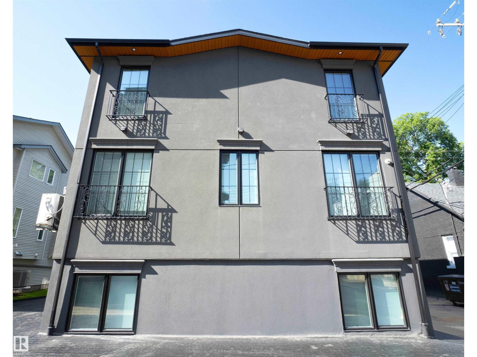 11833 102 AV NW - Image 36