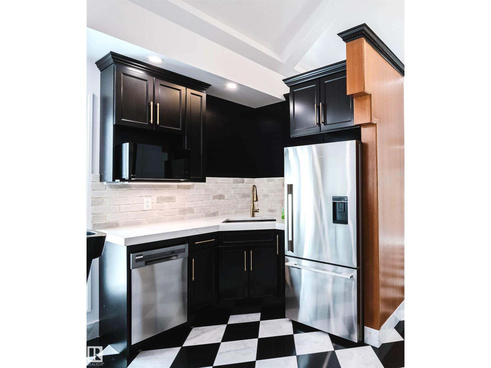 11833 102 AV NW - Image 19