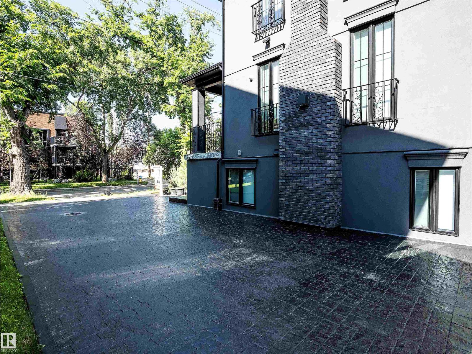 11833 102 AV NW - Image 26