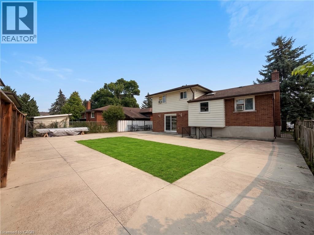 84 AMHERST Drive - 3