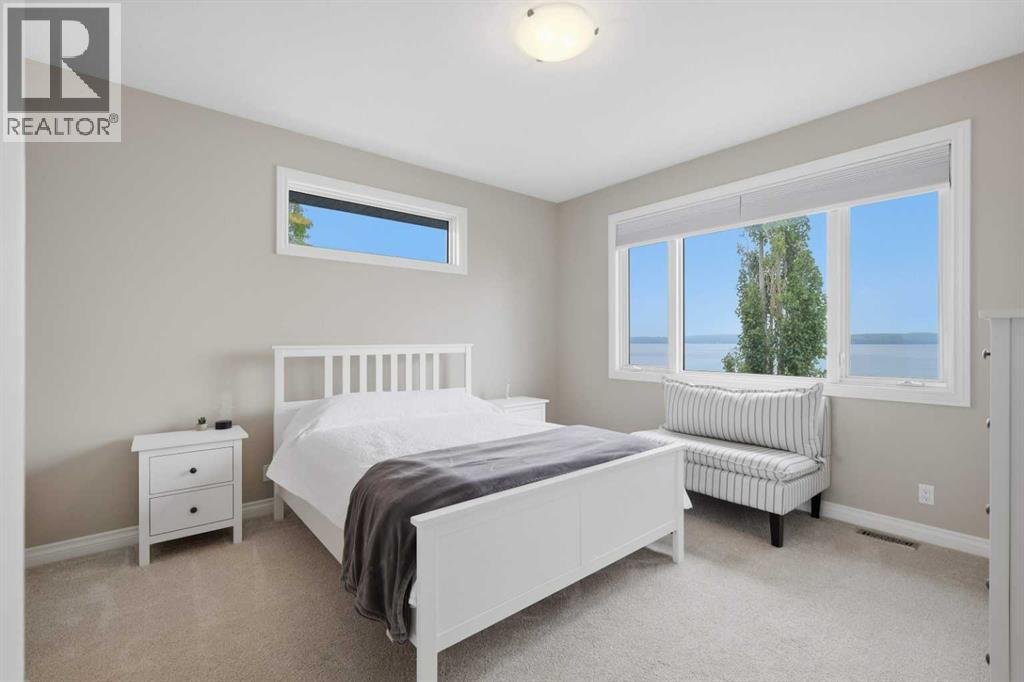 Listing photo – 85 Grand Ave, Norglenwold