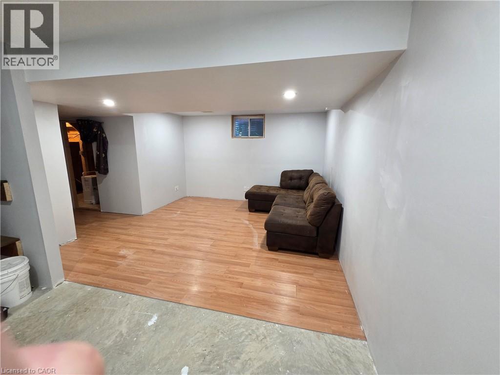 569 ALBERTA Avenue N - 22