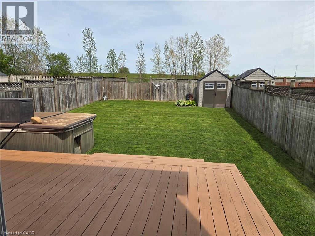 569 ALBERTA Avenue N - 24