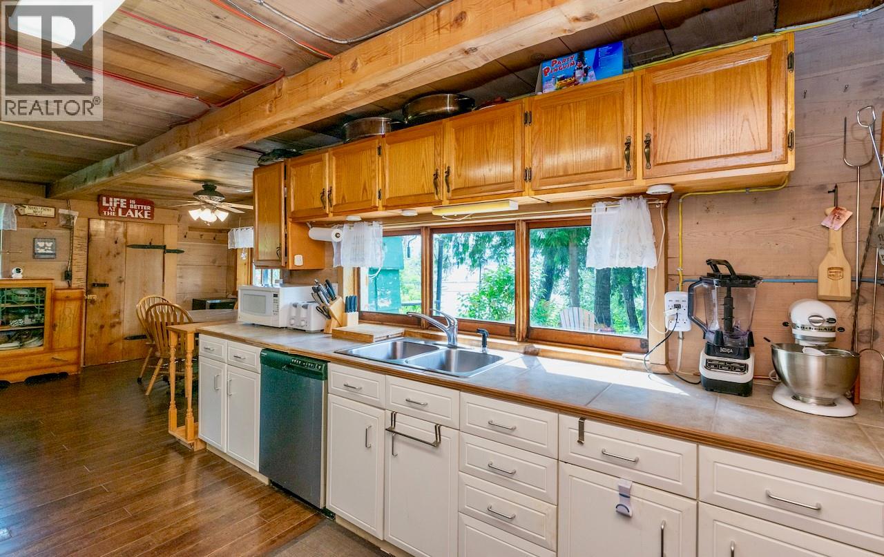 2989 Squilax-Anglemont Road - 15