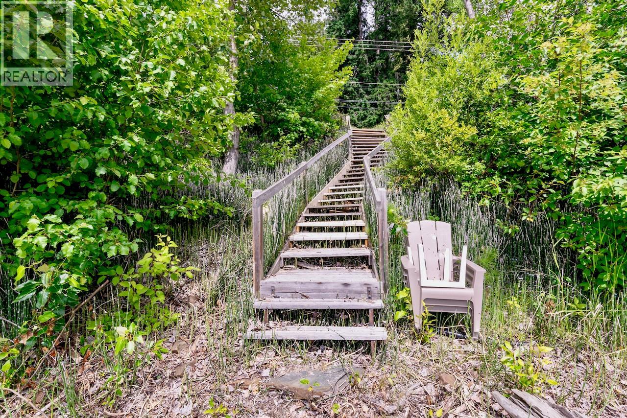 2989 Squilax-Anglemont Road - 43