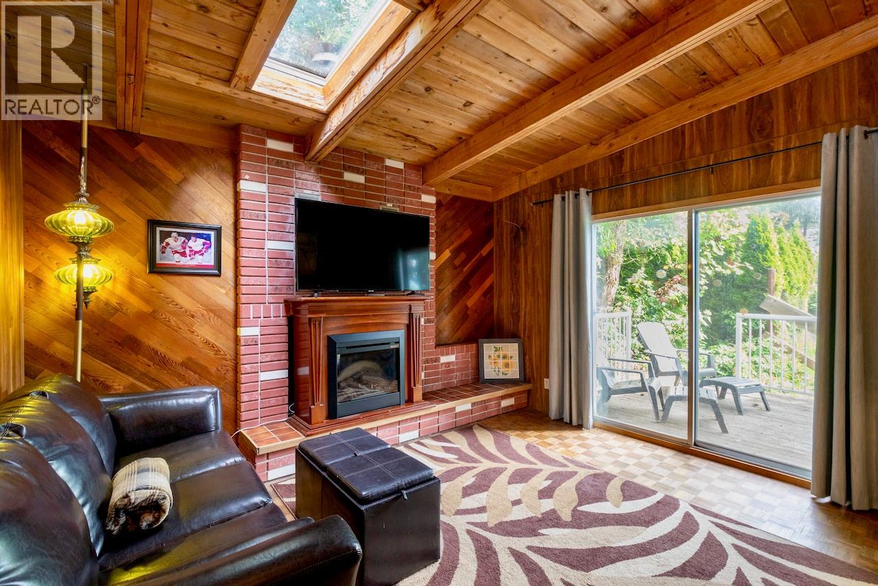 2989 Squilax-Anglemont Road - 25