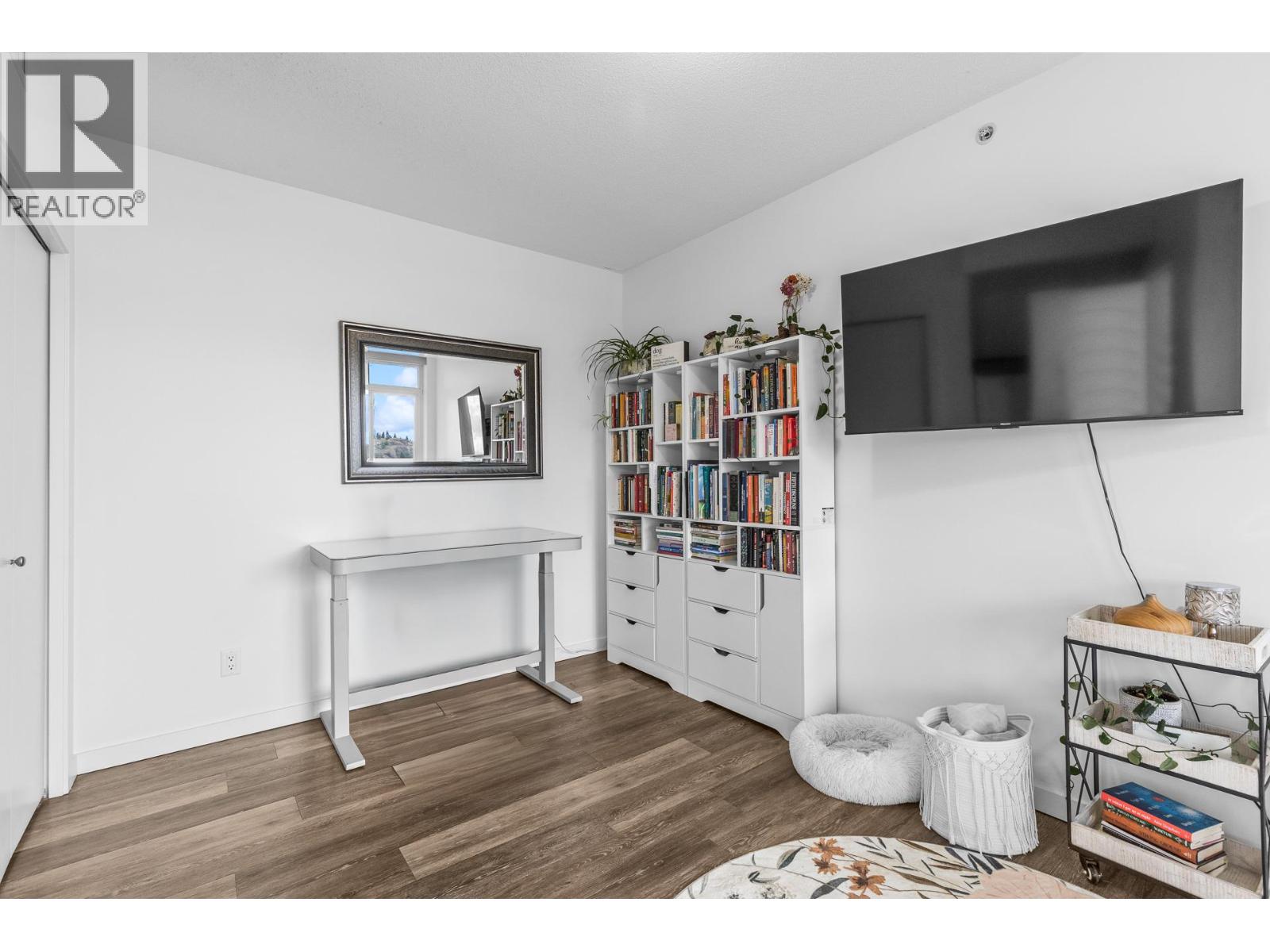 #702 1075 Sunset Drive - 24