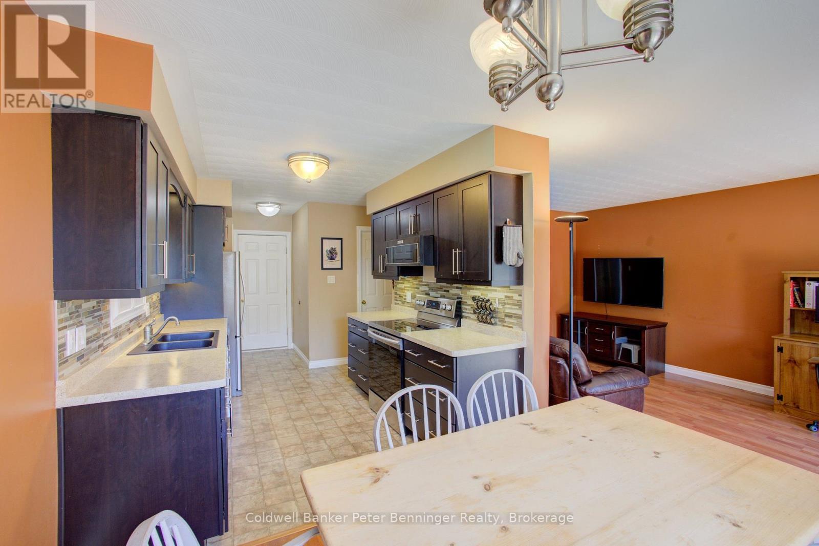 737 MACKENDRICK DRIVE - 12