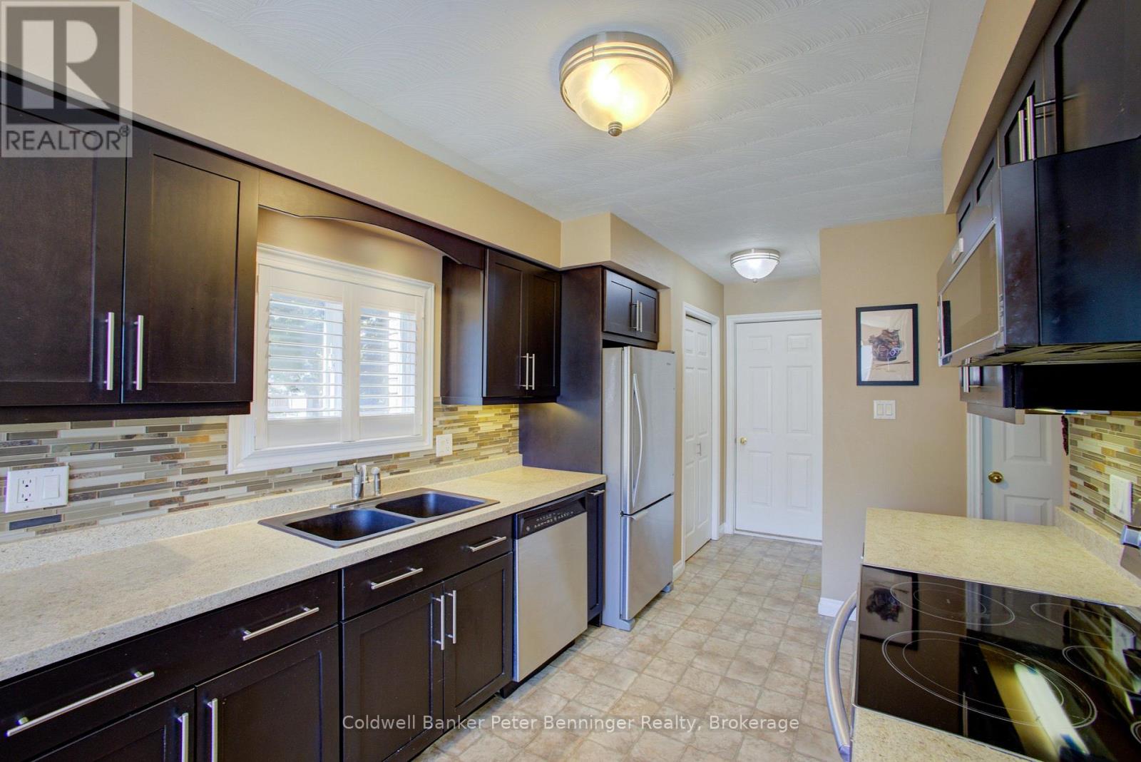 737 MACKENDRICK DRIVE - 14