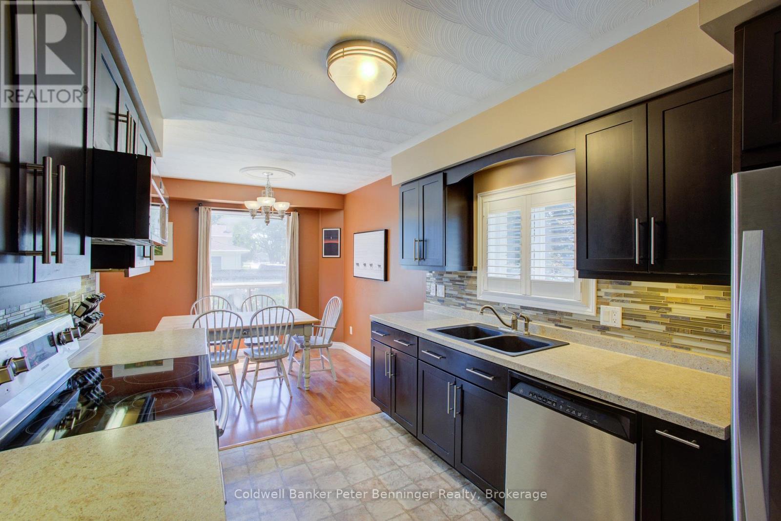 737 MACKENDRICK DRIVE - 15