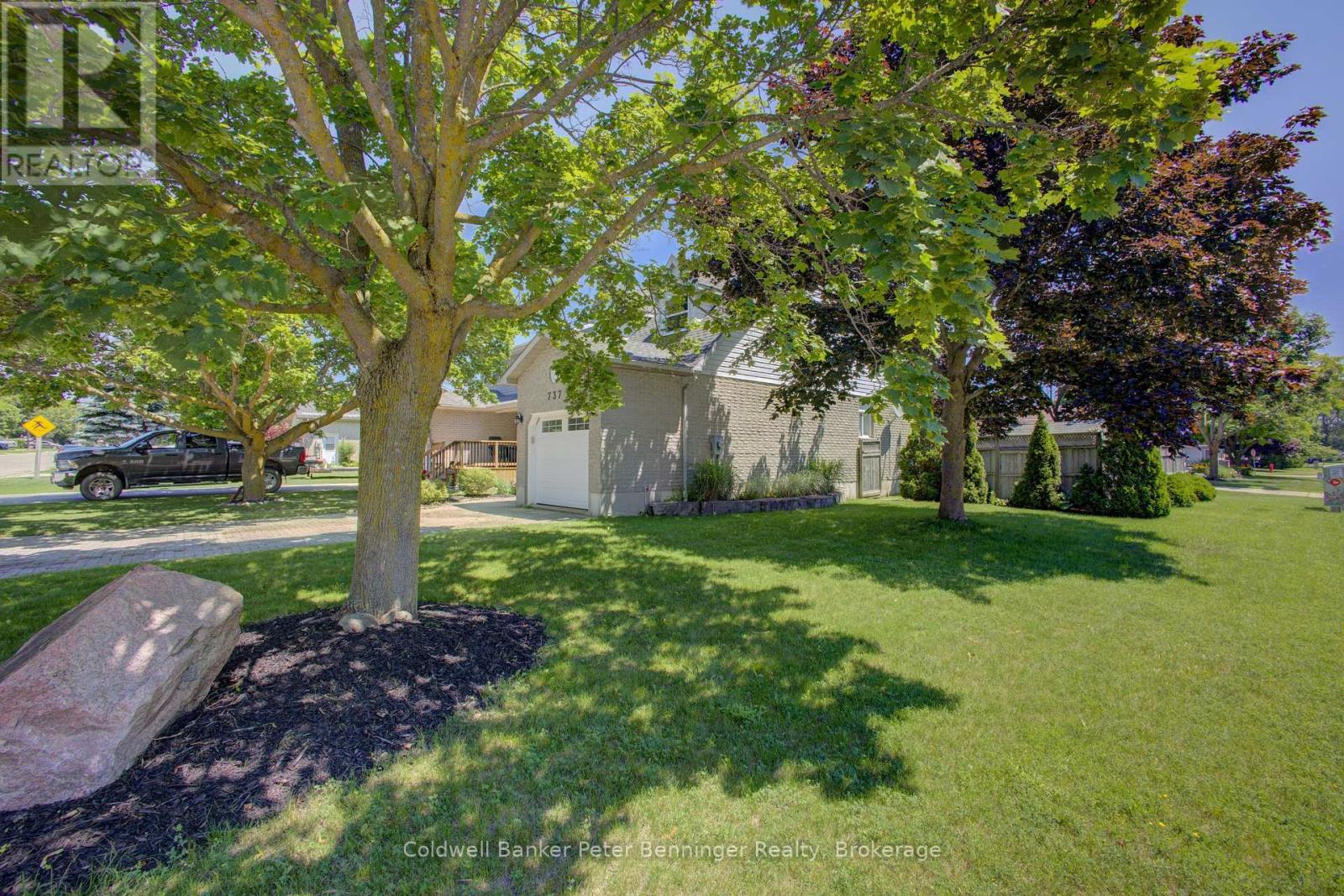 737 MACKENDRICK DRIVE - 2