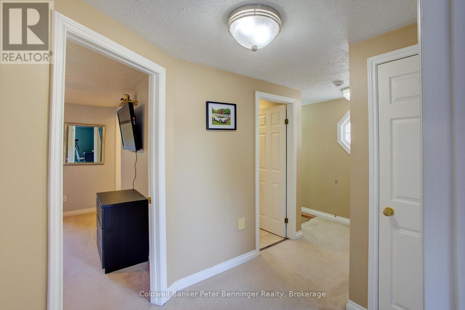 737 MACKENDRICK DRIVE - 20