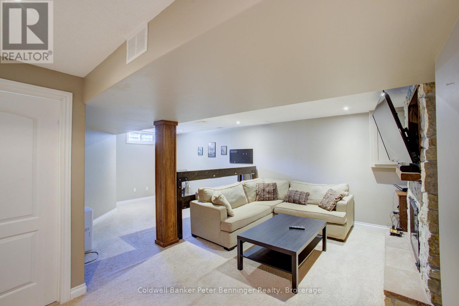 737 MACKENDRICK DRIVE - 27