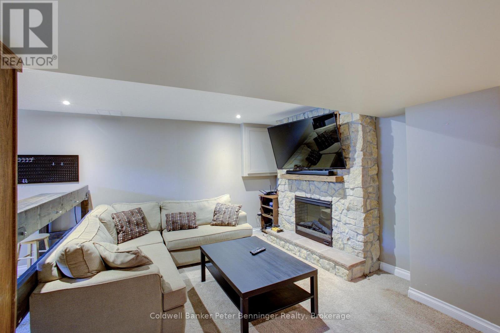 737 MACKENDRICK DRIVE - 28