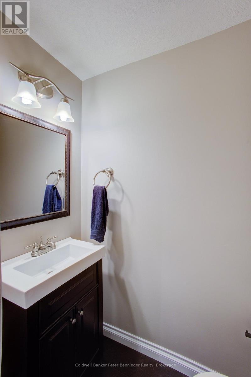 737 MACKENDRICK DRIVE - 32