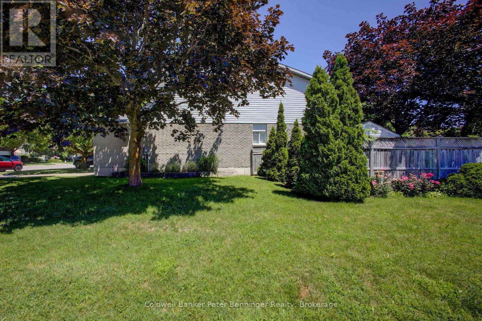 737 MACKENDRICK DRIVE - 34