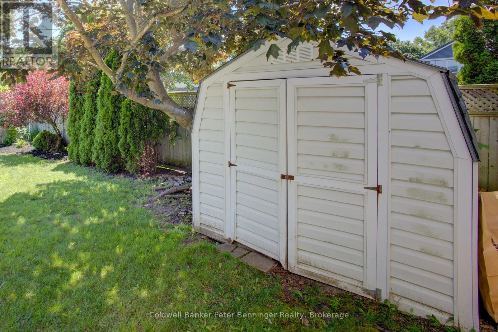 737 MACKENDRICK DRIVE - 36