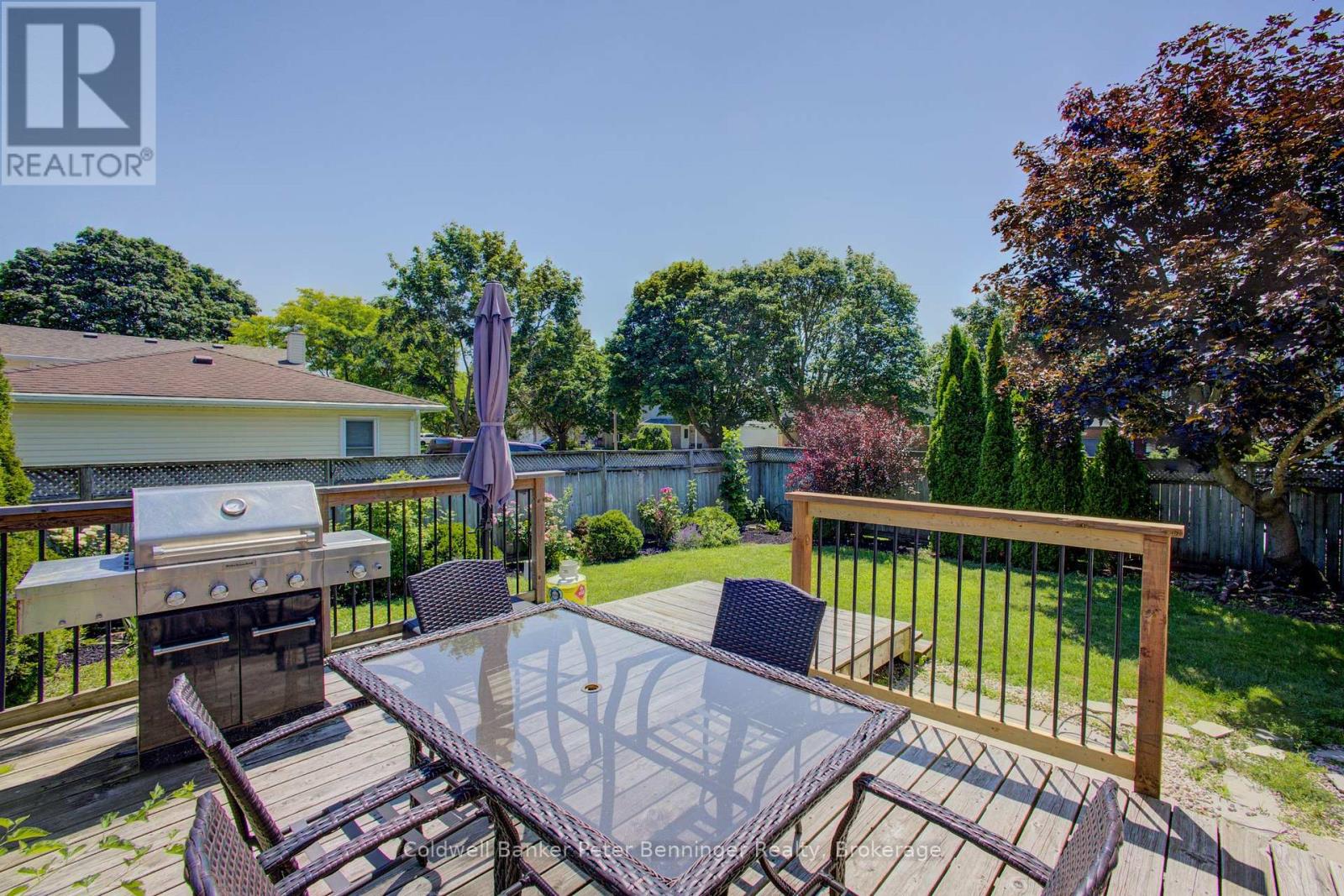 737 MACKENDRICK DRIVE - 42