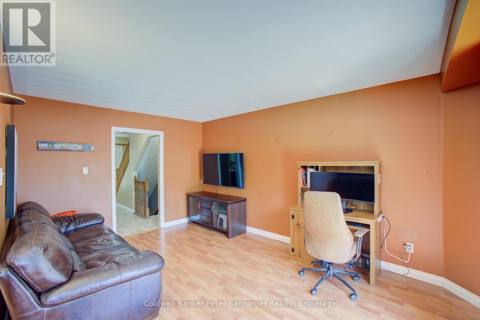737 MACKENDRICK DRIVE - 9