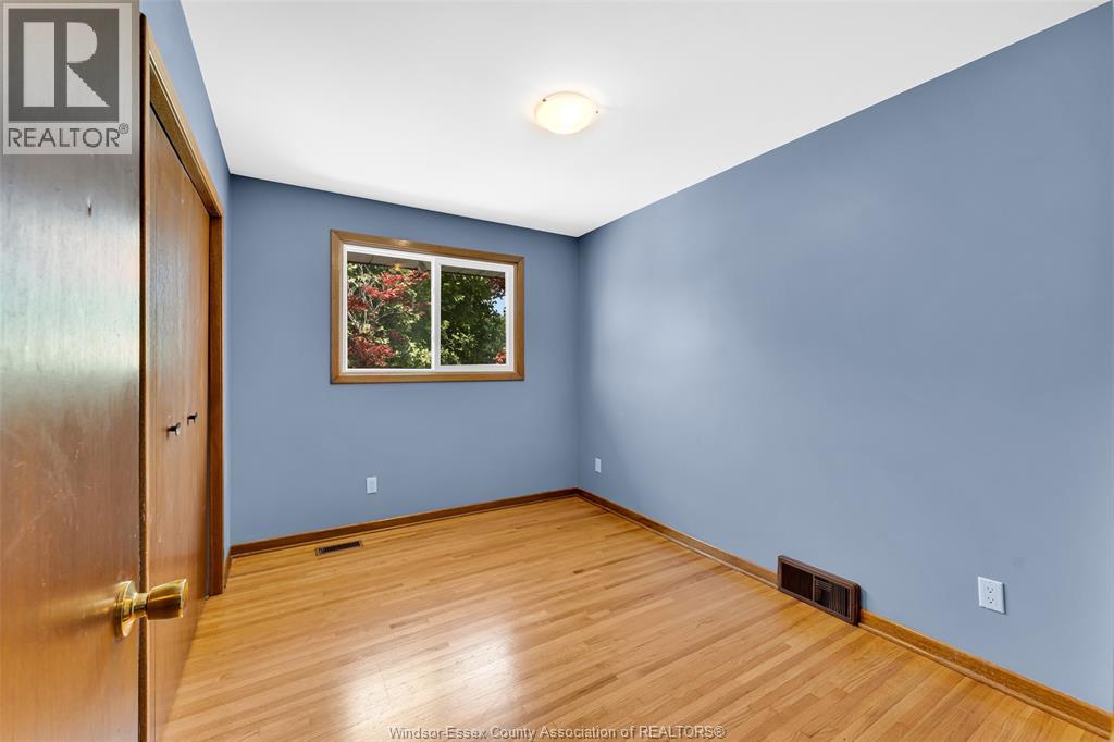 1865 Todd LANE - 27