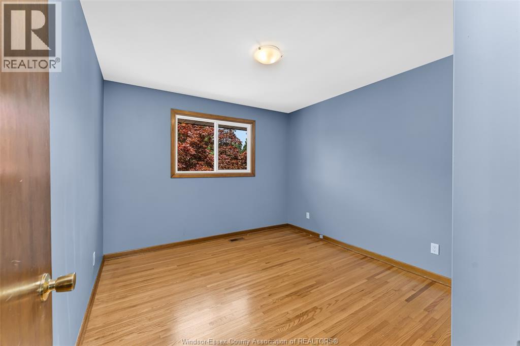 1865 Todd LANE - 26