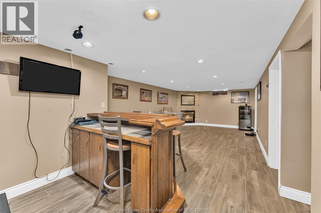 1865 Todd LANE - 29