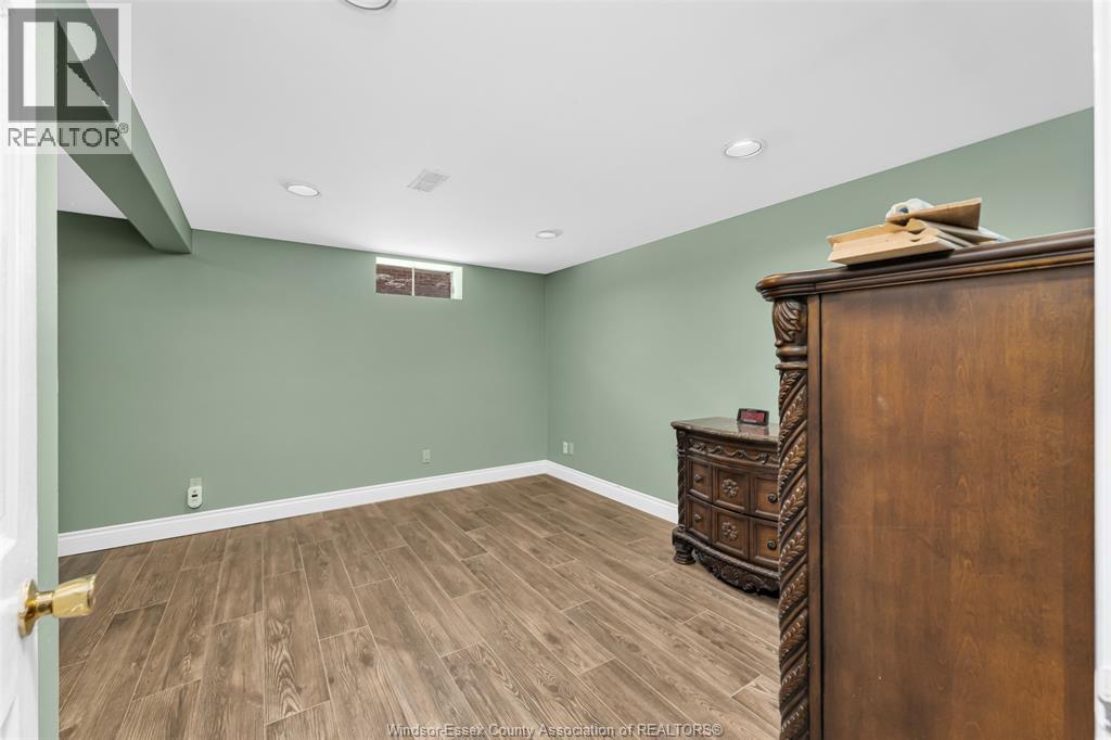 1865 Todd LANE - 36