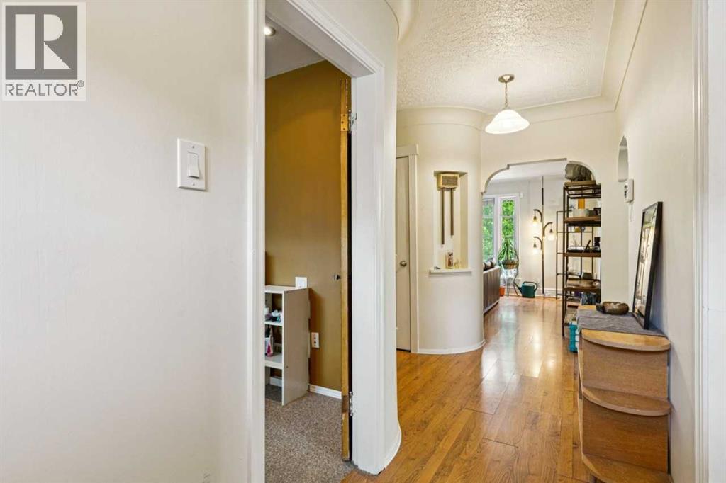 2128 17 Avenue SW - 16