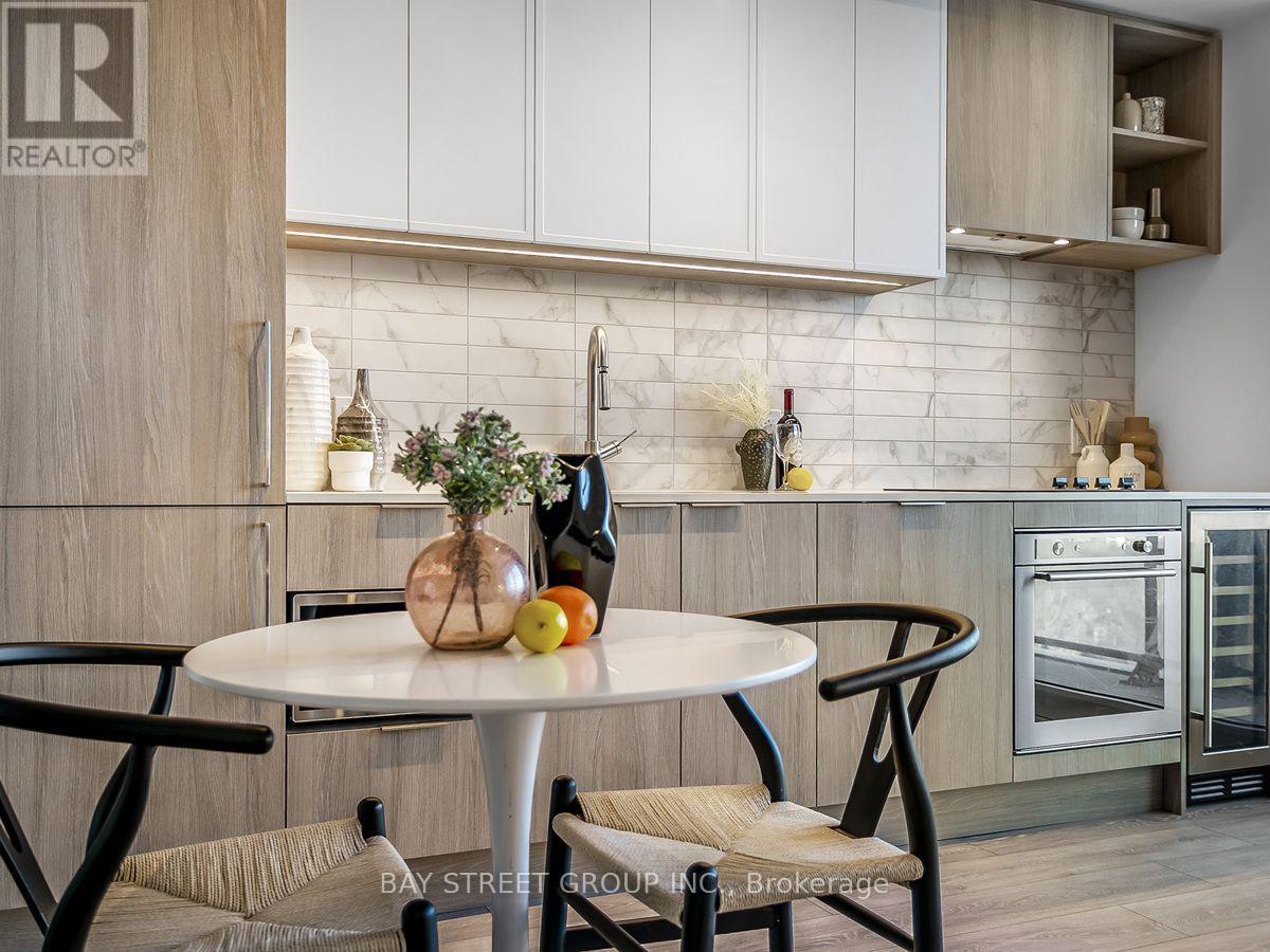 #1812 2020 BATHURST STREET - 7