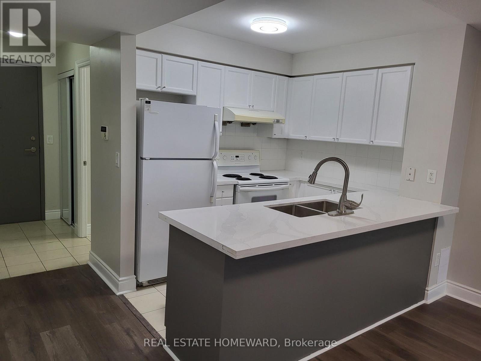 Updated Kitchen - Quartz Countertop w/ Double-Sink