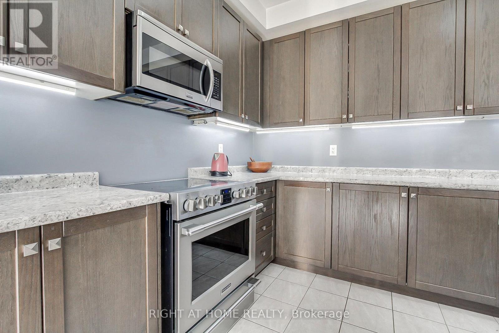 121 HUTCHINSON DRIVE - 15