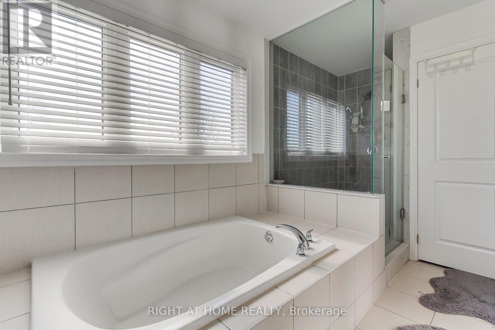 121 HUTCHINSON DRIVE - 32