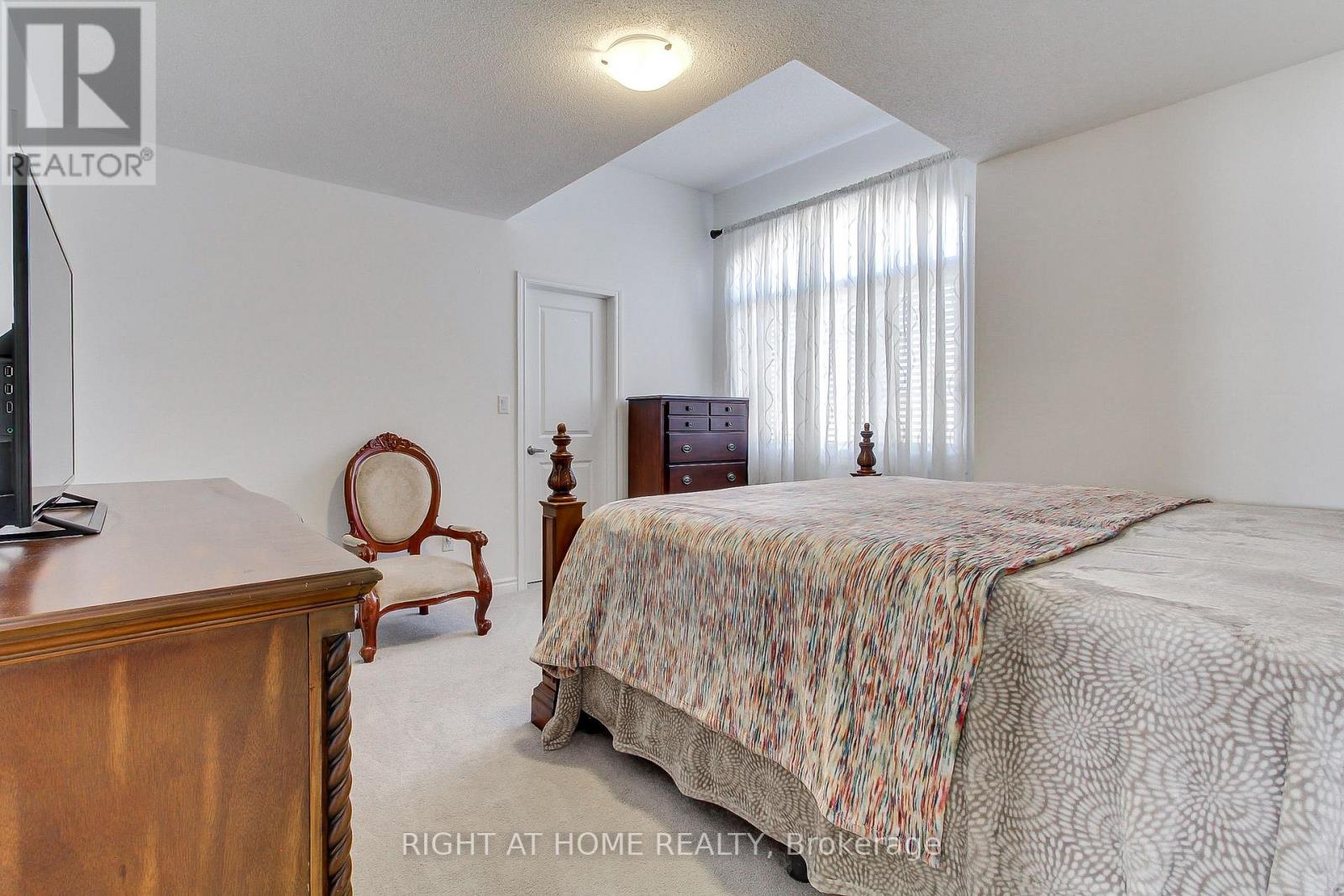 121 HUTCHINSON DRIVE - 36