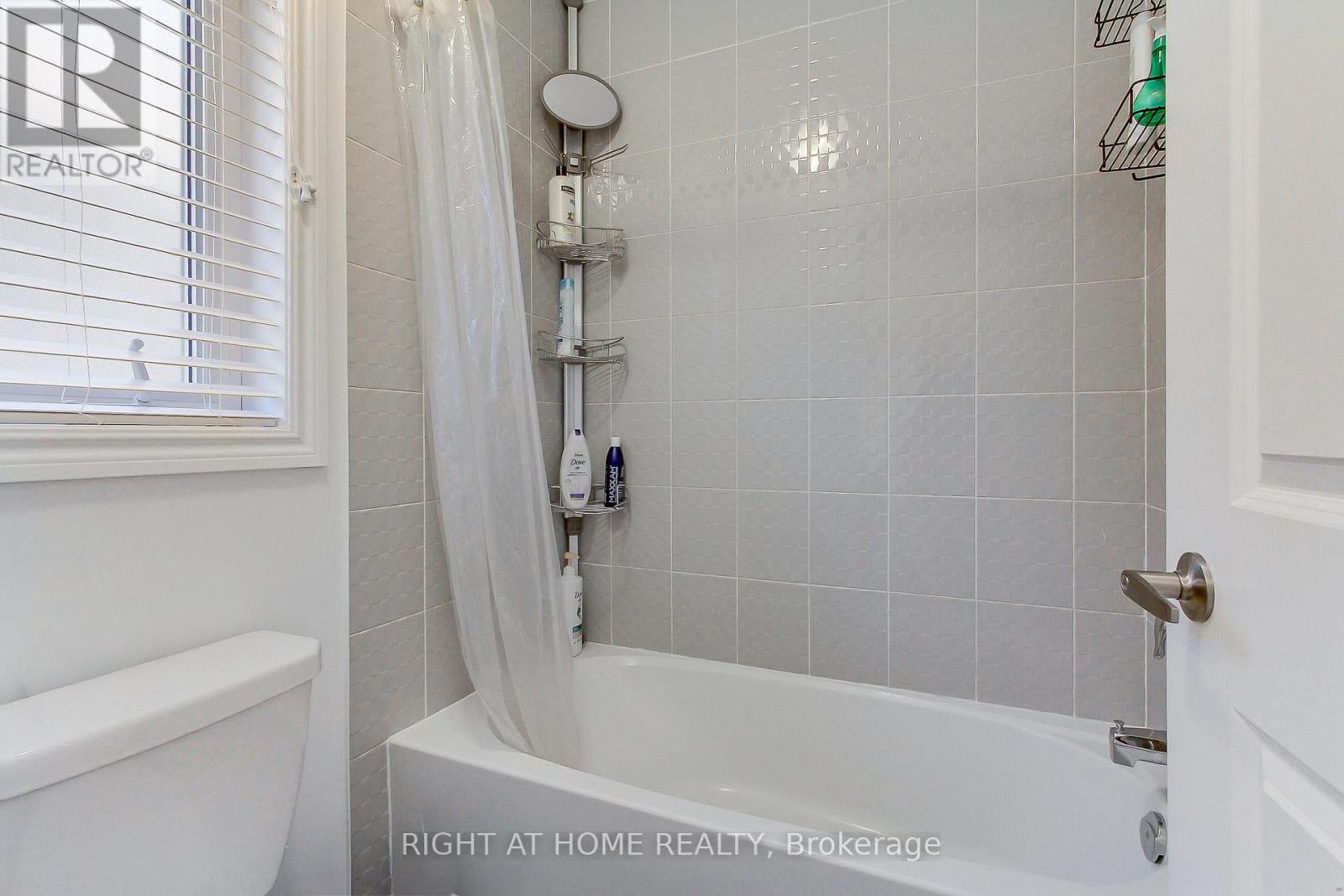121 HUTCHINSON DRIVE - 40