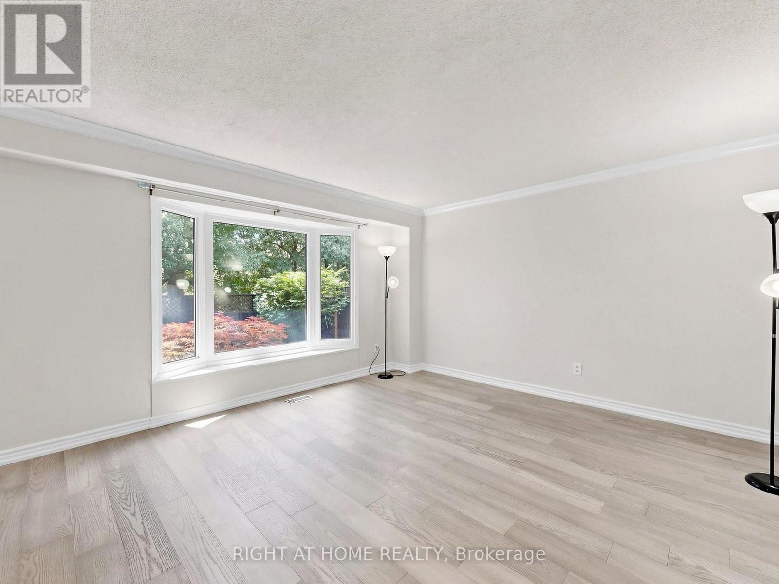 #2 1580 LANCASTER DRIVE - 11