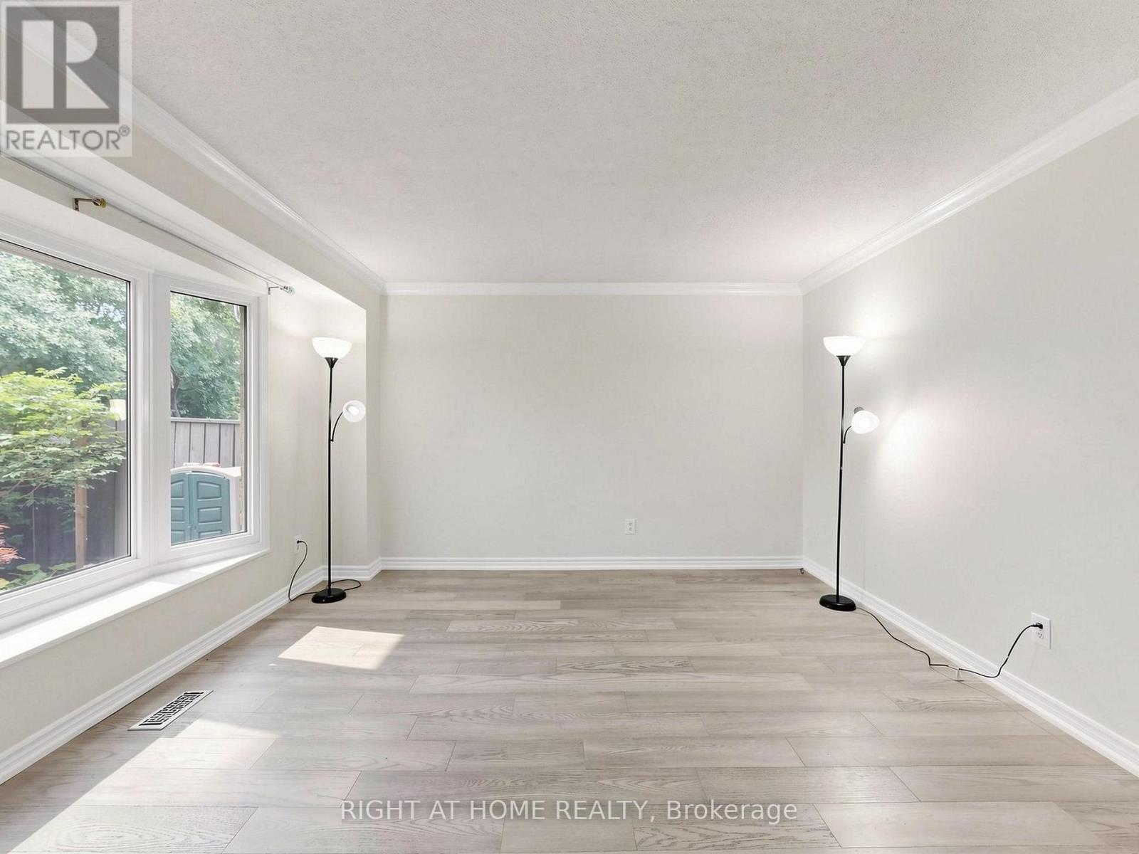 #2 1580 LANCASTER DRIVE - 16