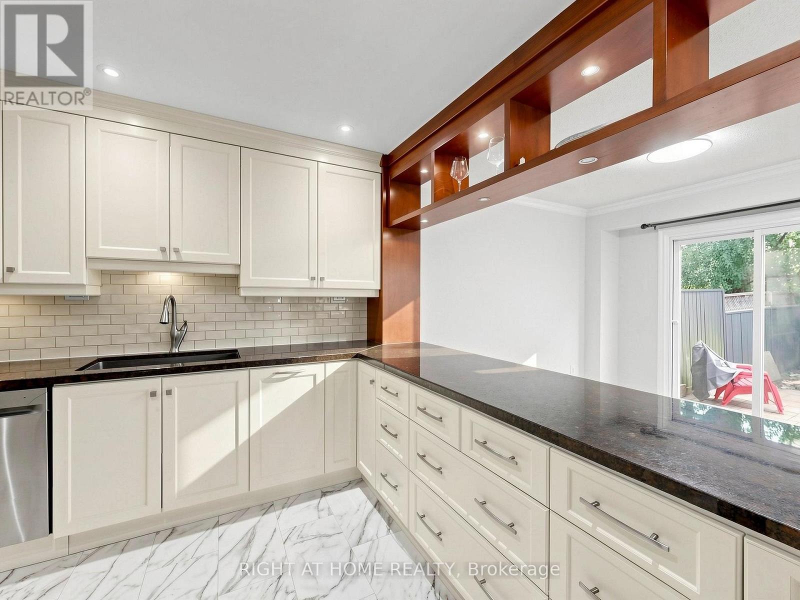 #2 1580 LANCASTER DRIVE - 17