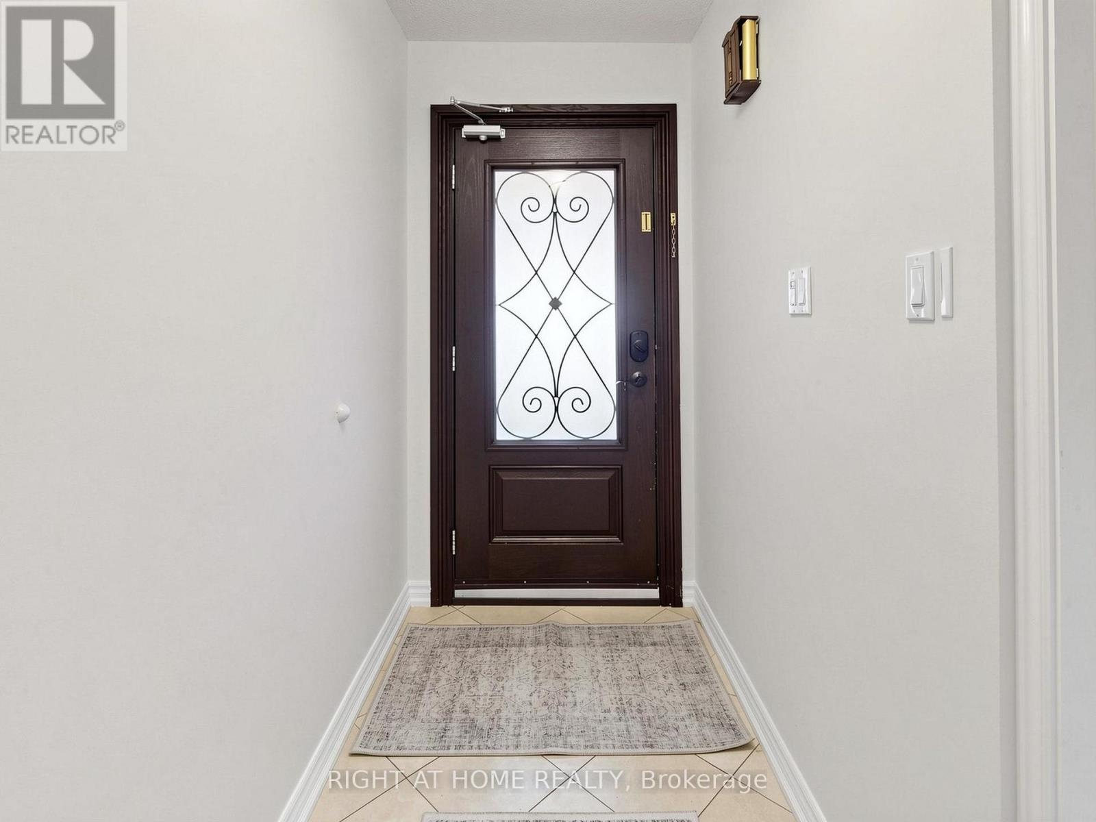 #2 1580 LANCASTER DRIVE - 22