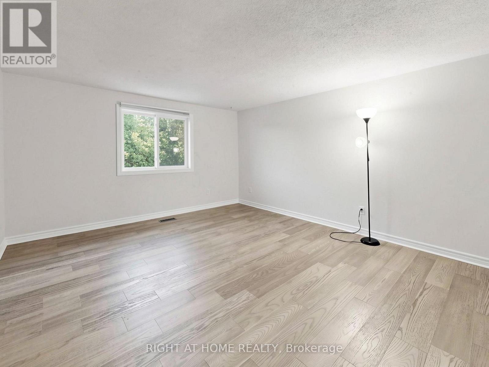 #2 1580 LANCASTER DRIVE - 25