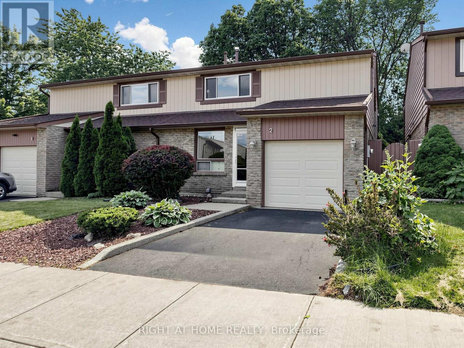 #2 1580 LANCASTER DRIVE - 3