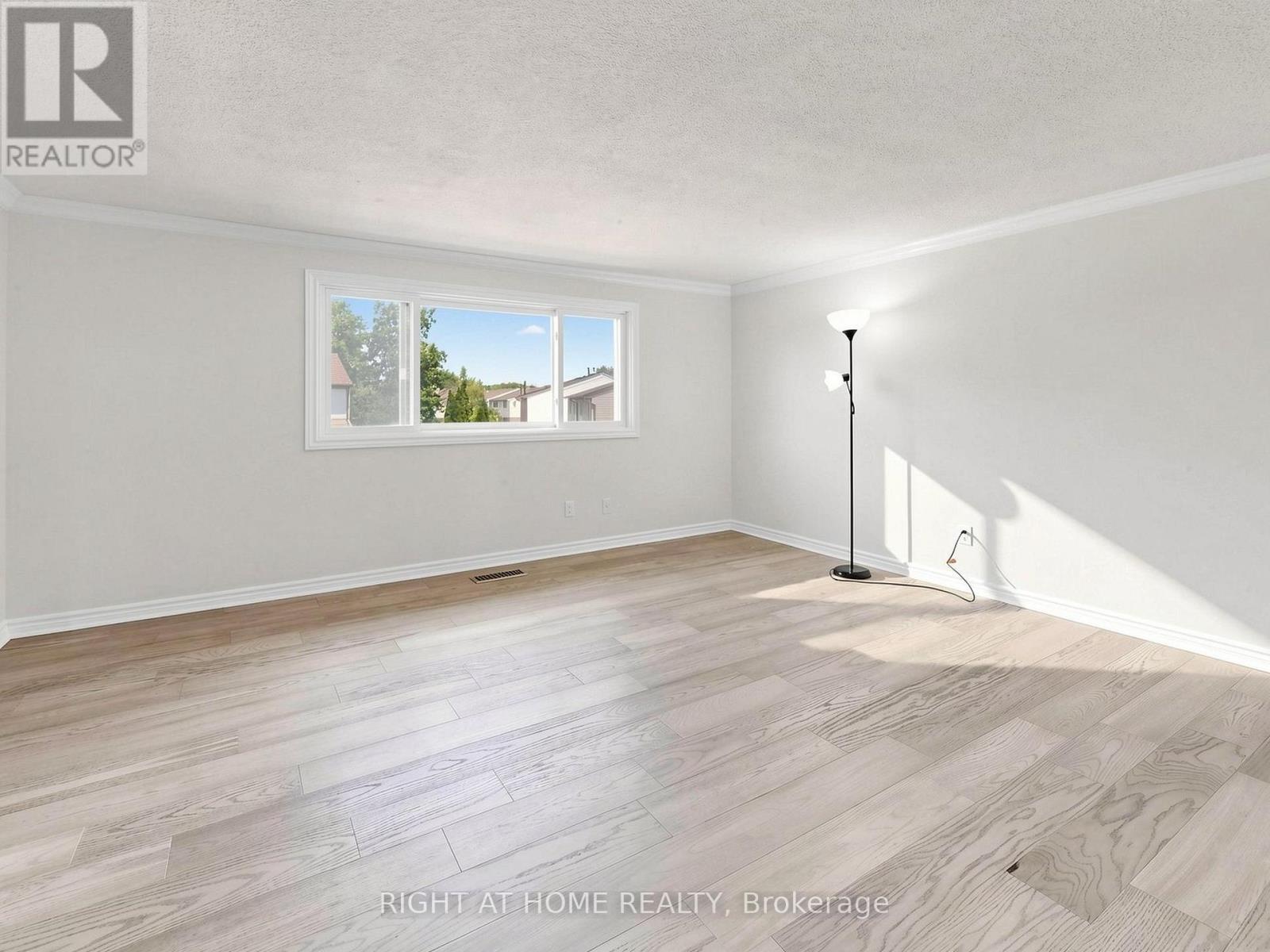 #2 1580 LANCASTER DRIVE - 32