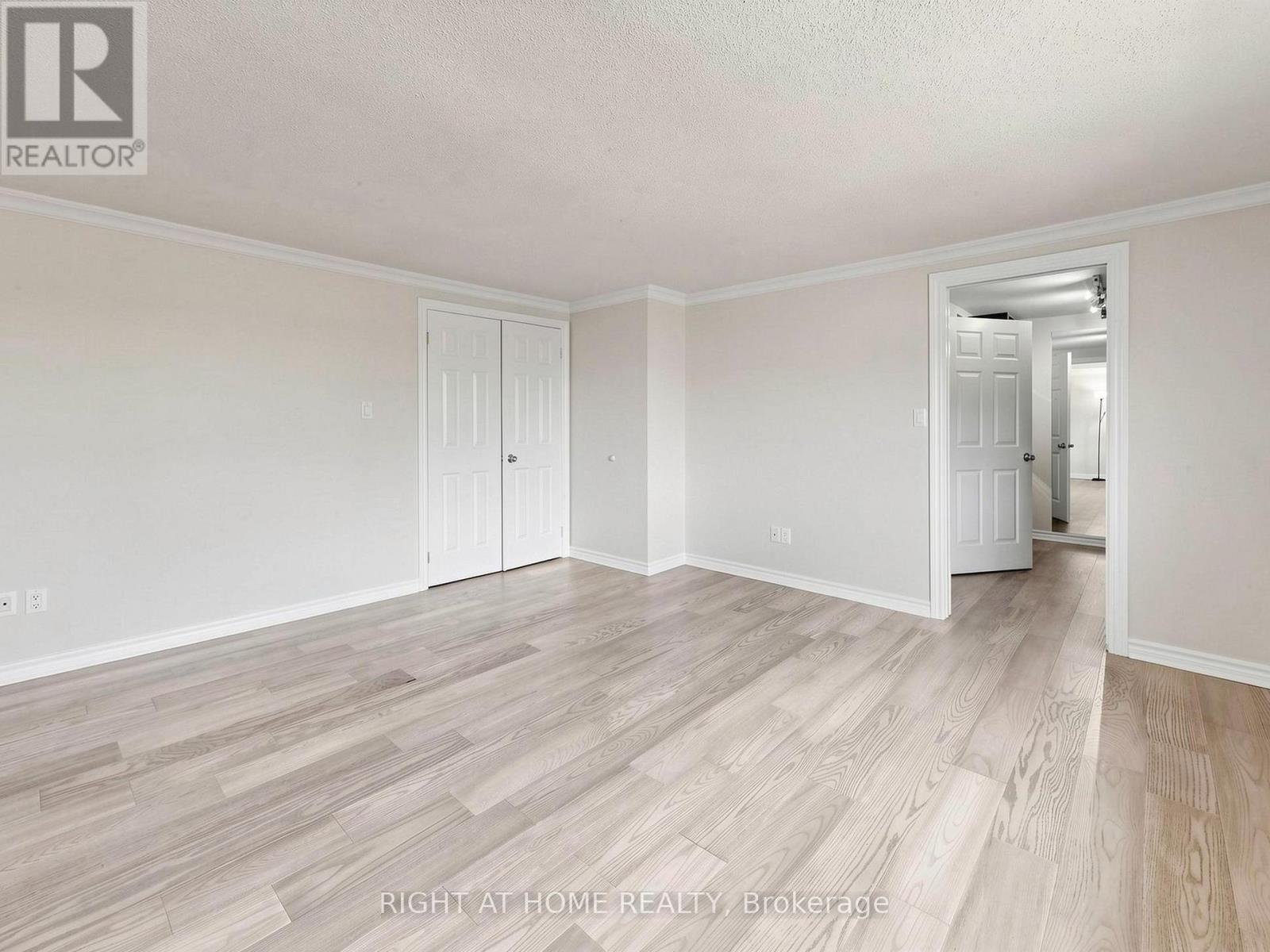 #2 1580 LANCASTER DRIVE - 37