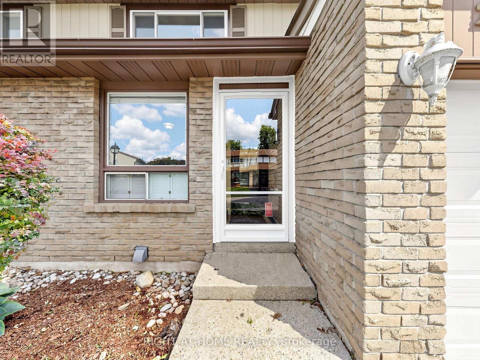 #2 1580 LANCASTER DRIVE - 4