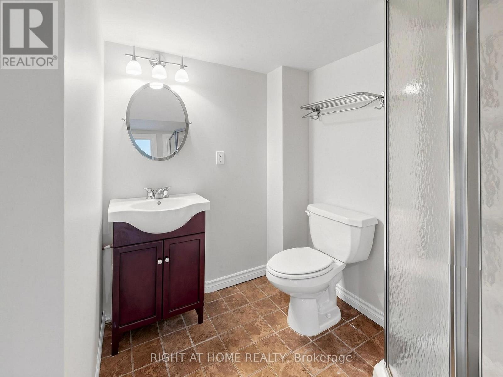 #2 1580 LANCASTER DRIVE - 41