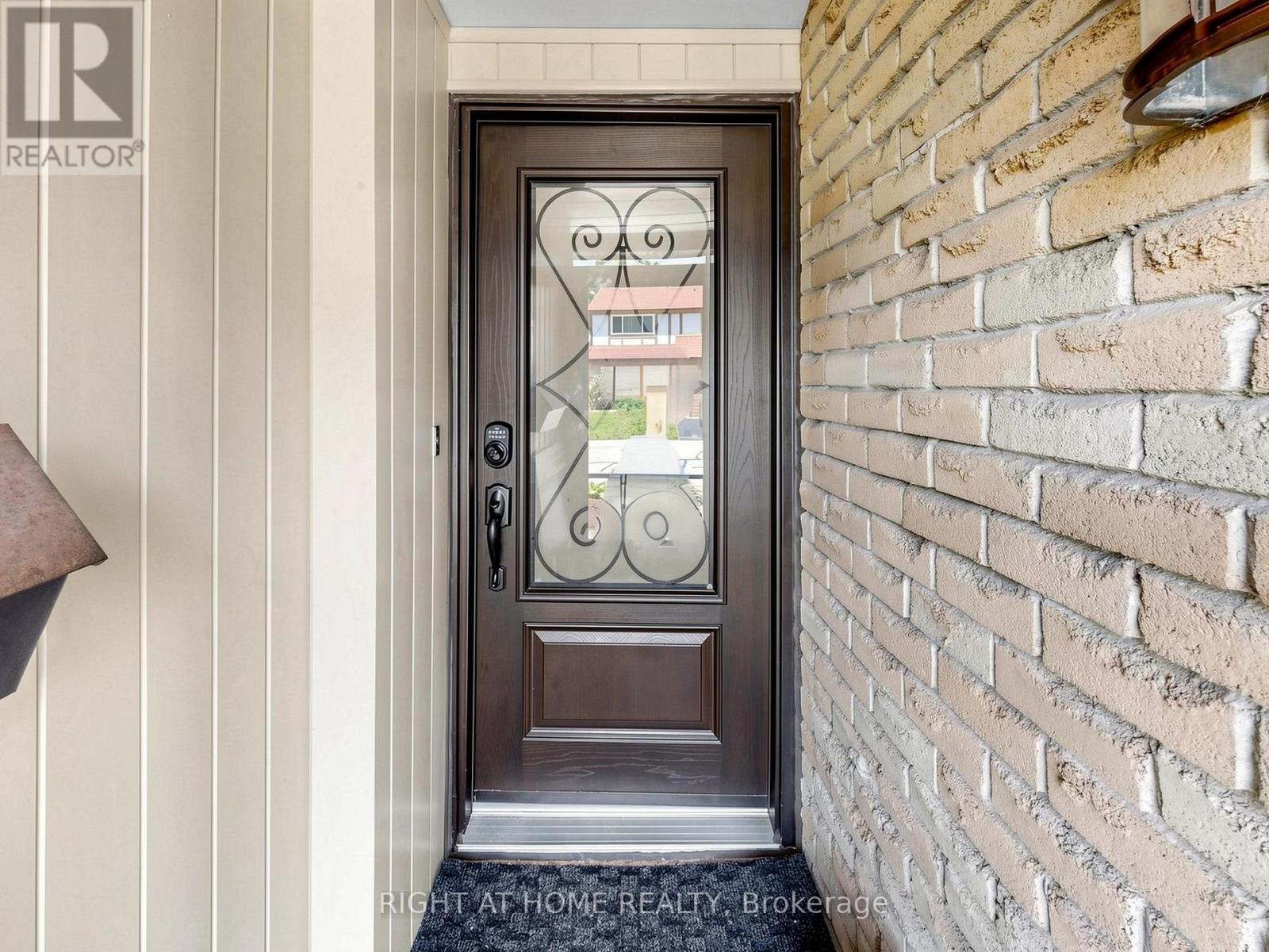 #2 1580 LANCASTER DRIVE - 5