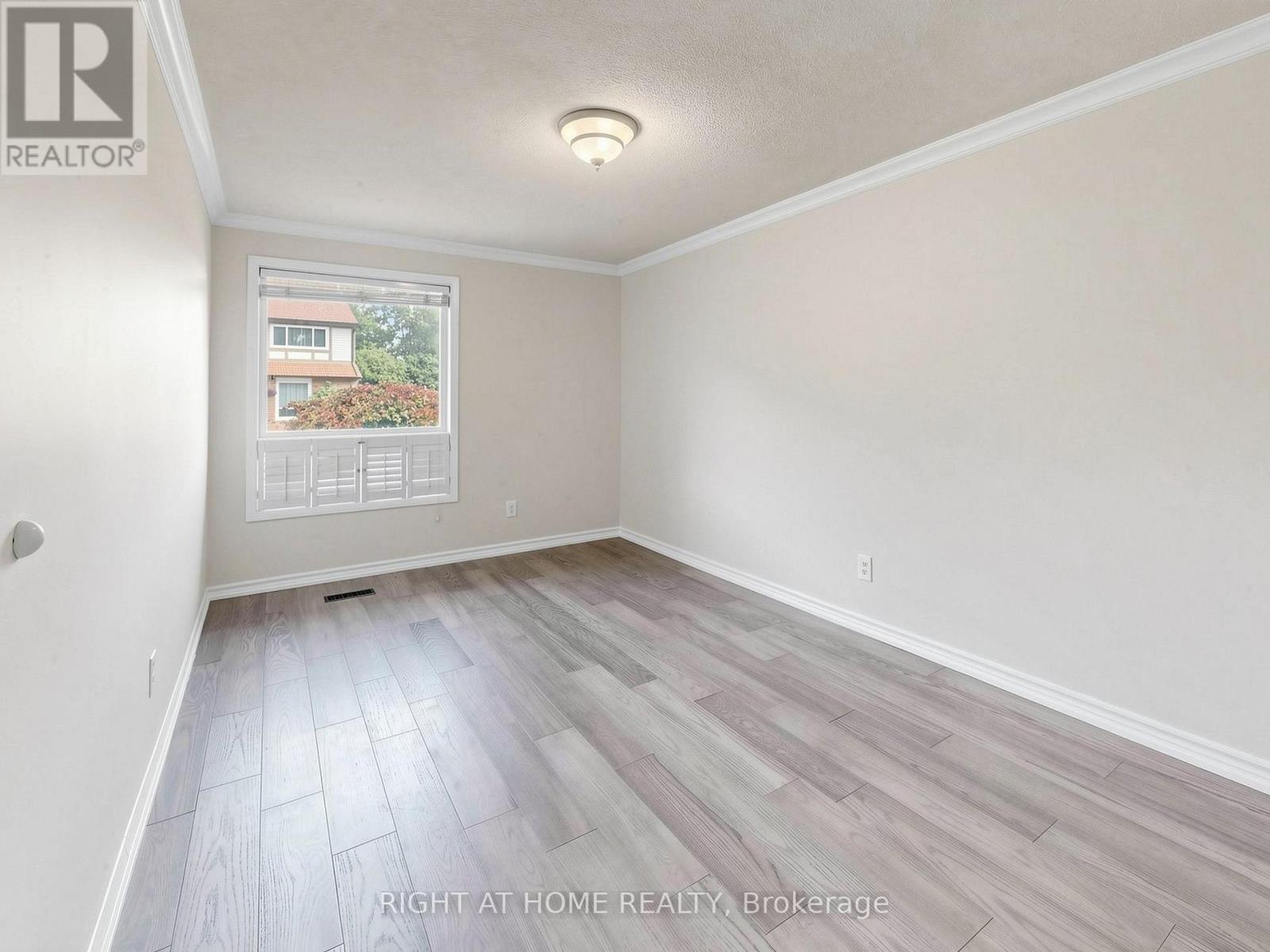 #2 1580 LANCASTER DRIVE - 6
