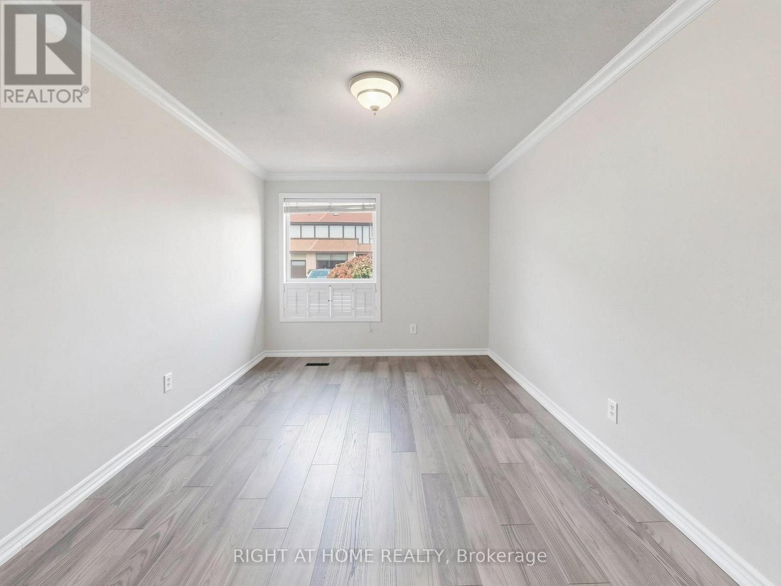 #2 1580 LANCASTER DRIVE - 7