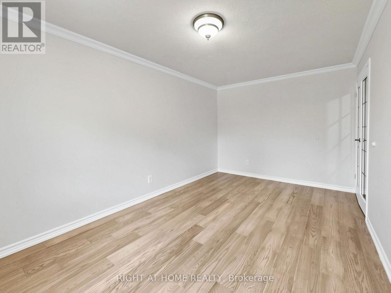 #2 1580 LANCASTER DRIVE - 9