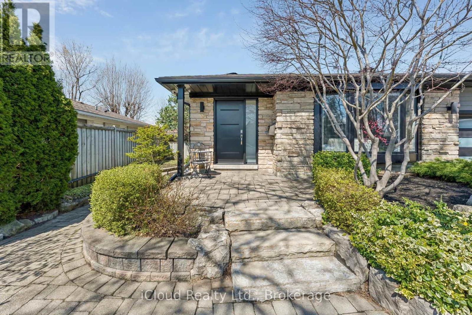 43 FERNDALE CRESCENT - 2